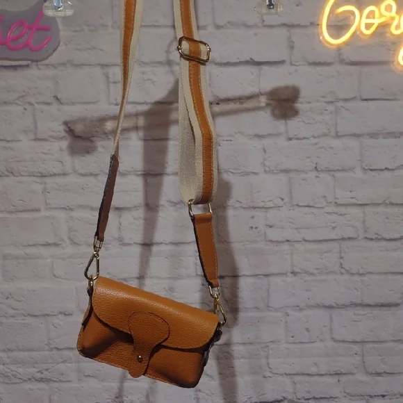 Vera Pelle Leather Crossbody Bag - Picture 1 of 16